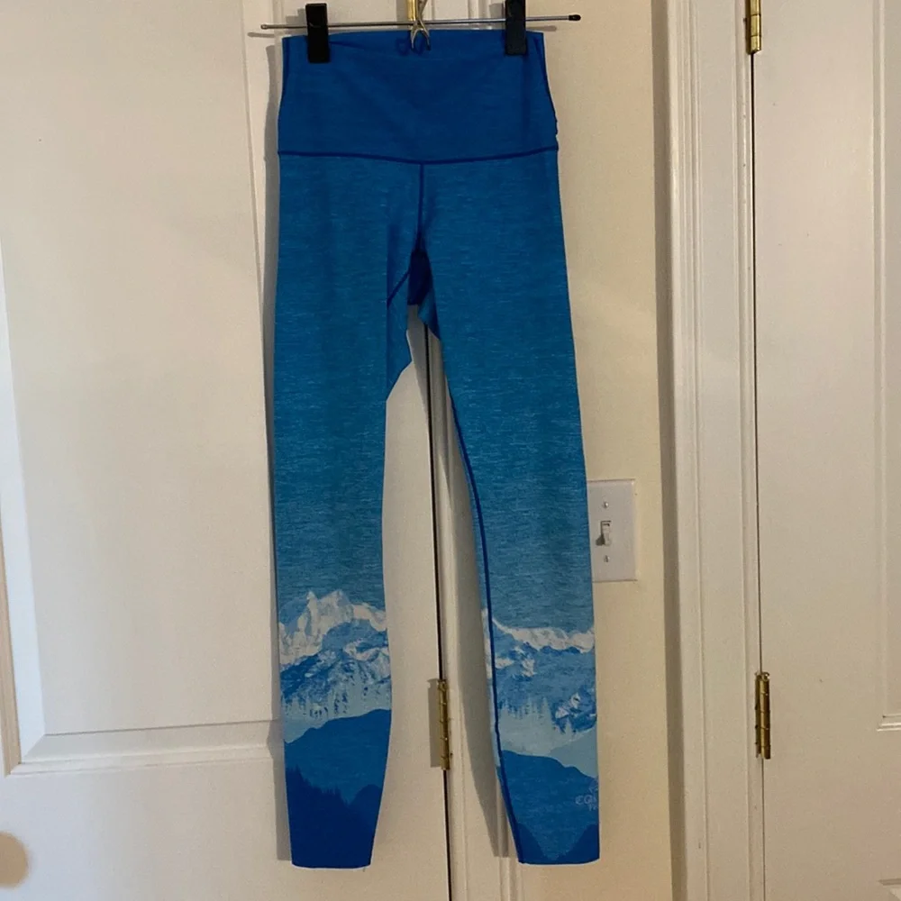 Colorado Threads St Mary’s Mountain Landscape Yoga Pants - Picture 1 of 5